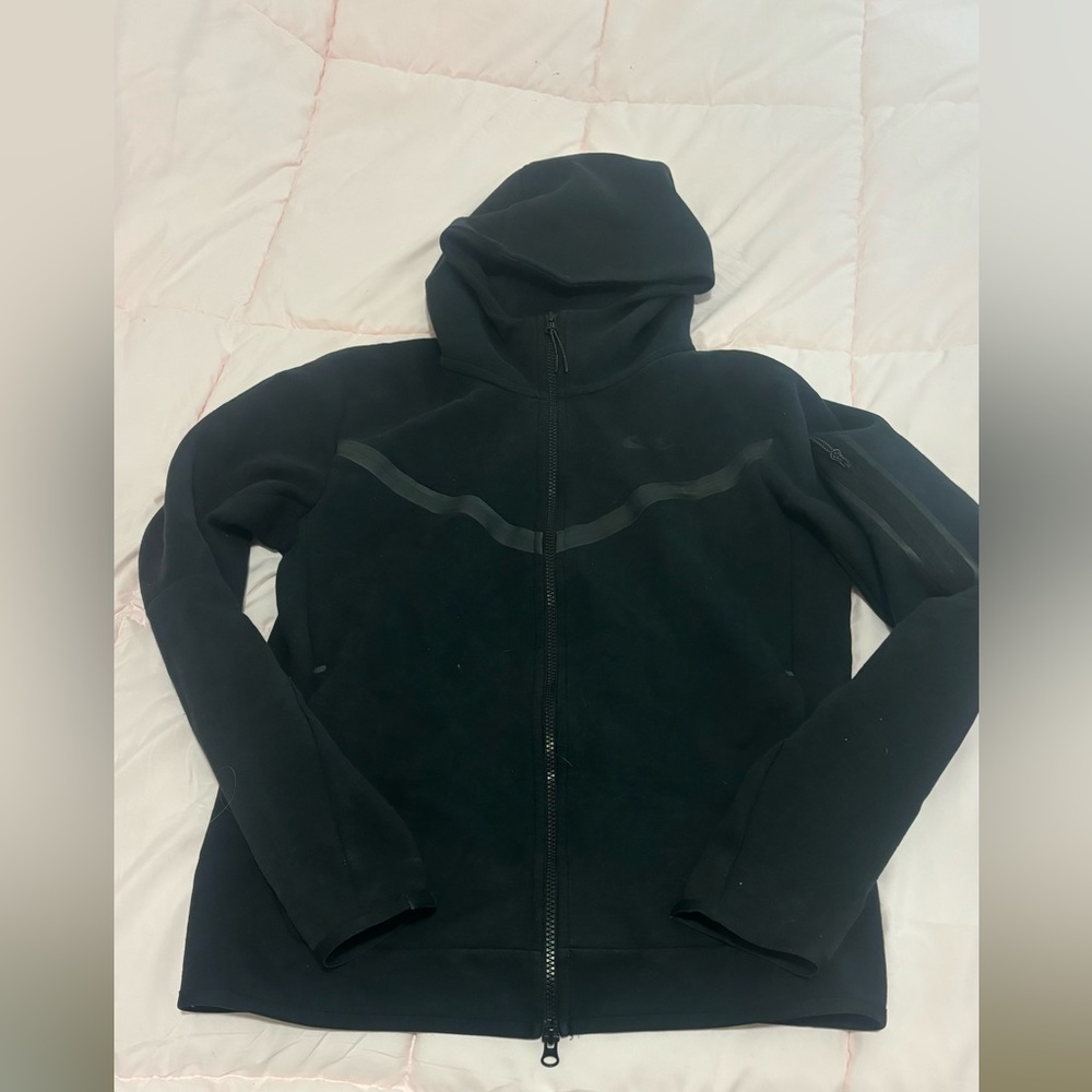 black men’s nike tech